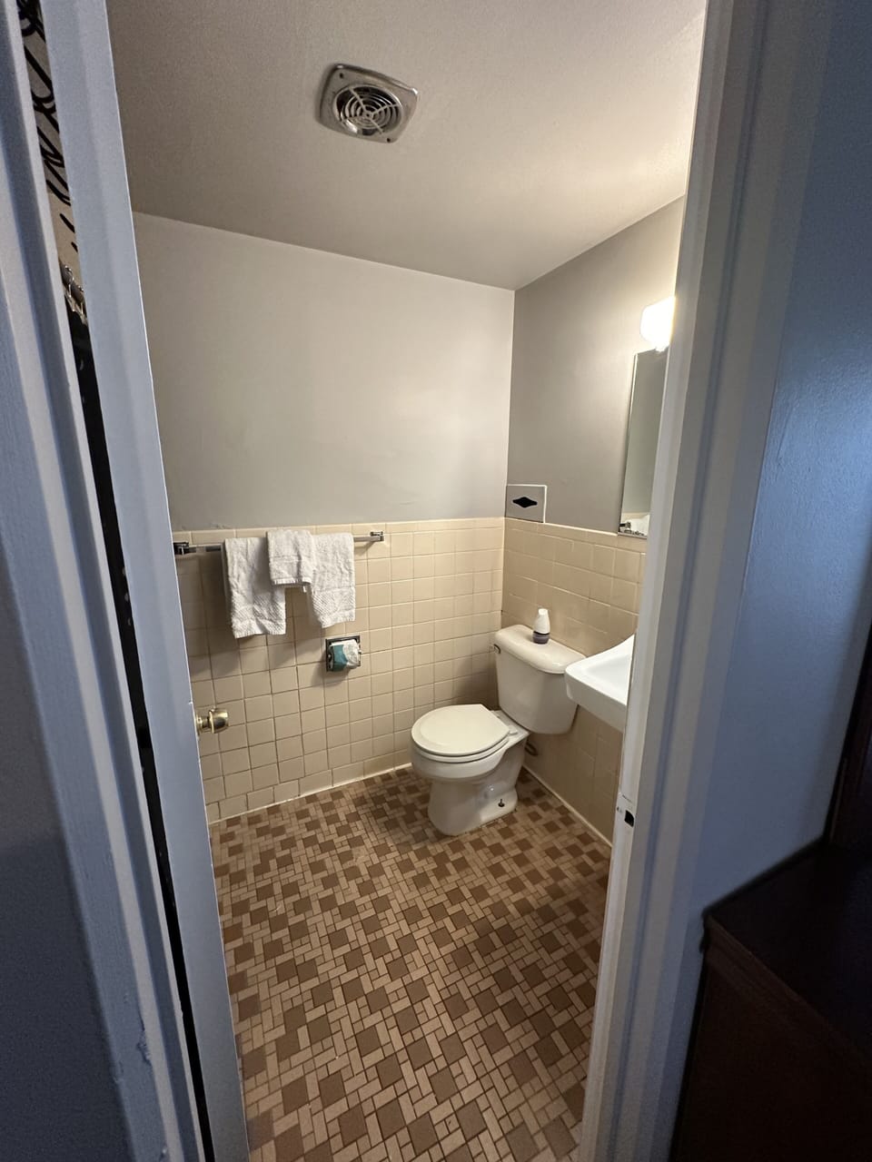 Basic Room | Bathroom