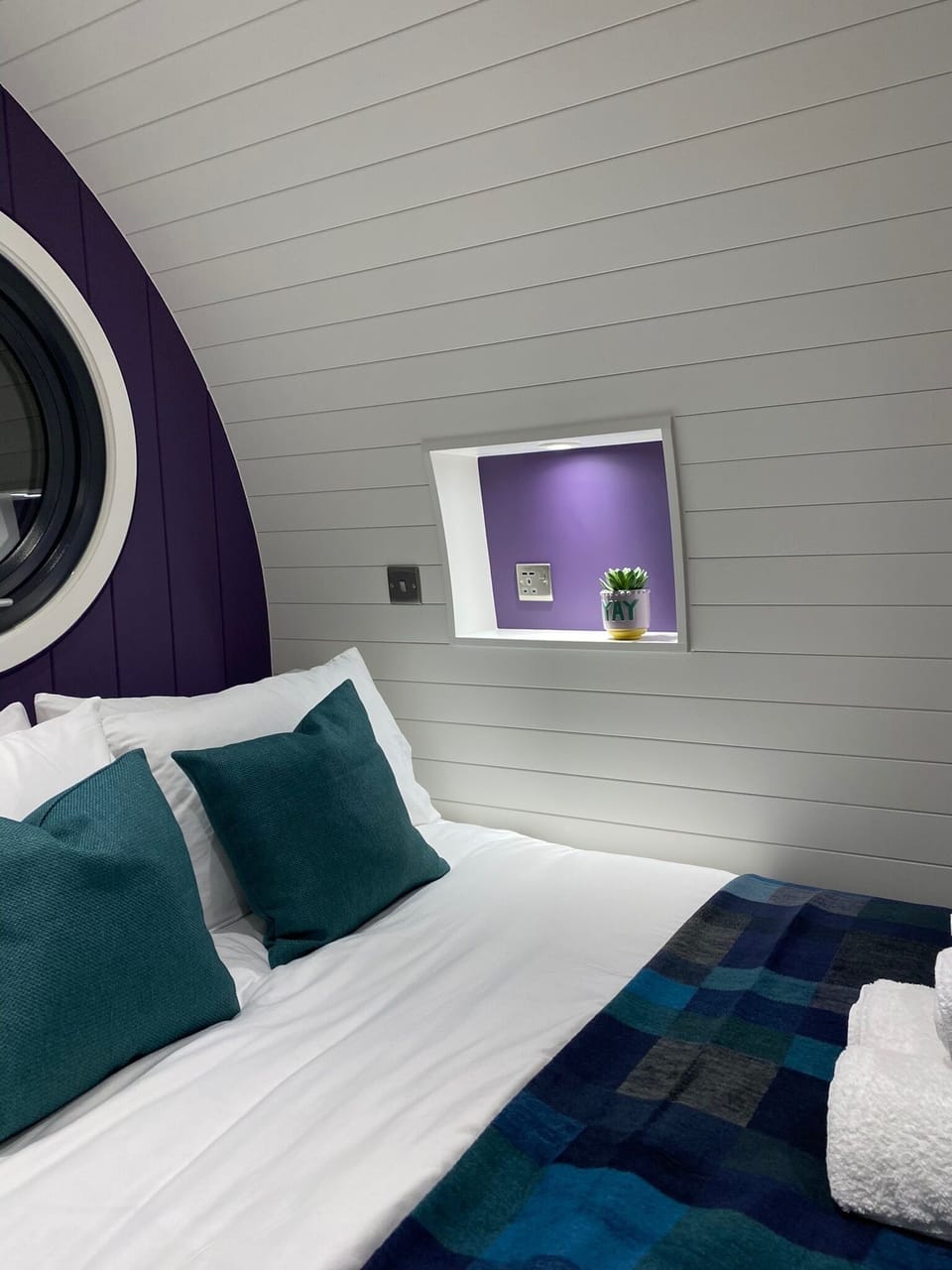 Comfortable double bed (2)