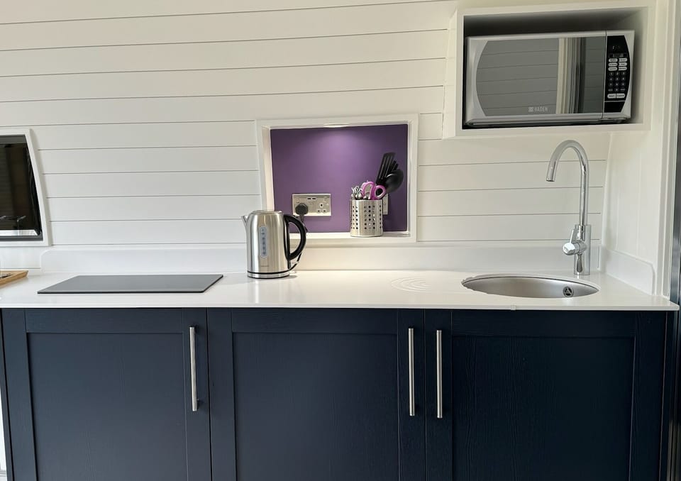 Fully equipped kitchen (2)