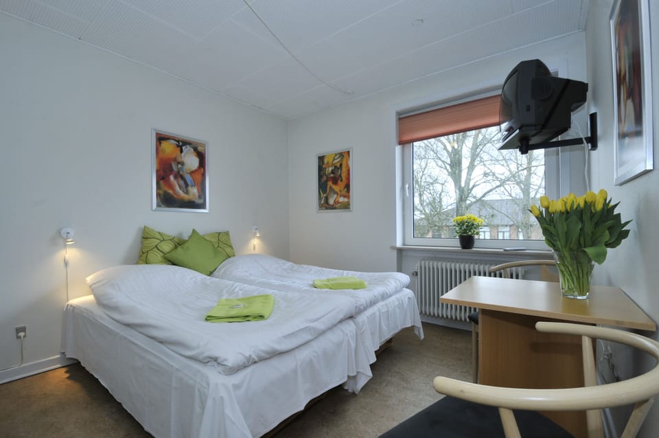 Standard Room, Private Bathroom | Blackout drapes, cribs/infant beds, free WiFi, bed sheets