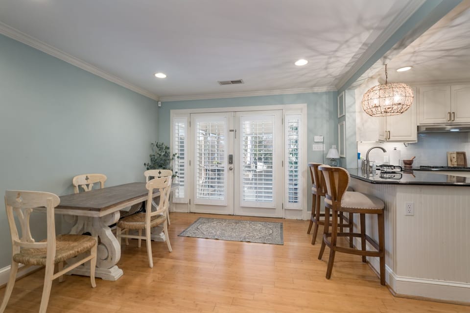 Guest entry and breakfast area