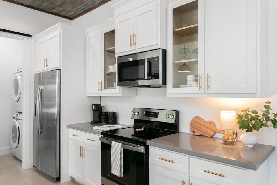 Keurig, Blender, Toaster, Pots & Pans, Spice Rack
