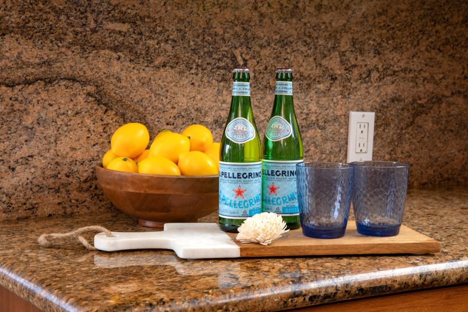 Lemons, bubbles, and a breeze—hydration looks a little more glamorous when it’s served with island air and countertop charm    