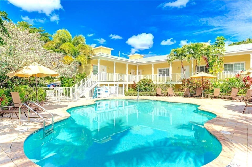 Sunny tropical pool.