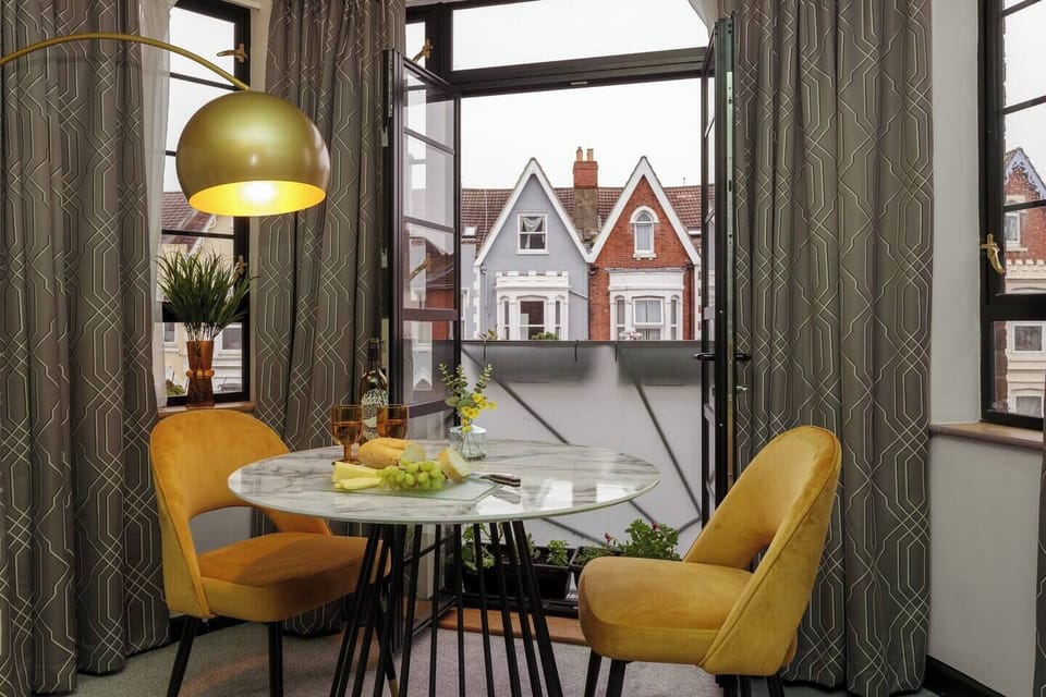 Dining Nook: Brighten your mornings with views and stylish decor in this inviting dining area!