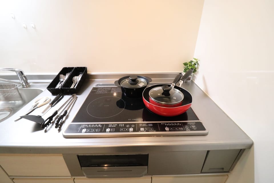 City Townhome, Non Smoking | Private kitchen | Full-size fridge, microwave, stovetop, electric kettle