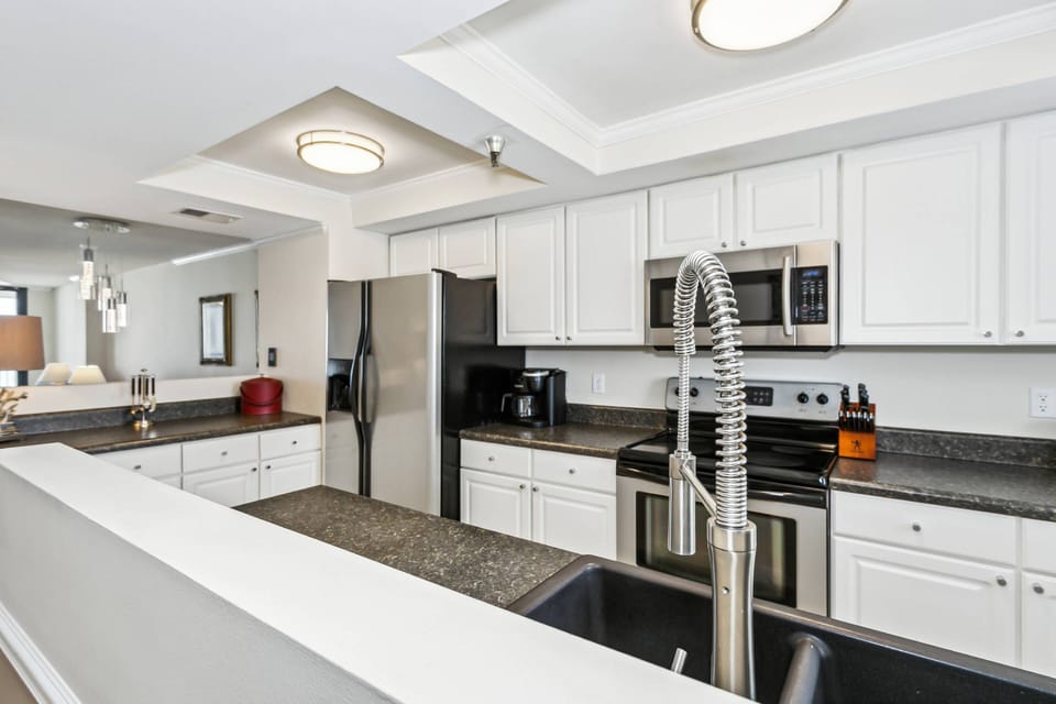 Fully appointed, updated kitchen