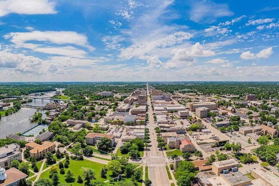 Just 2 blocks off of beautiful downtown Appleton 