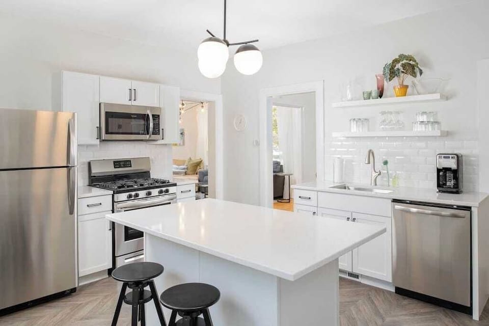 All new fully equipped kitchen with quartz countertops new appliances