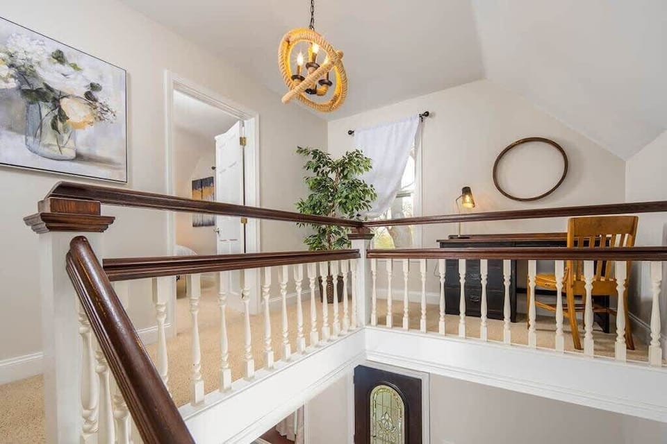 2nd Floor Junction with solo workspace.