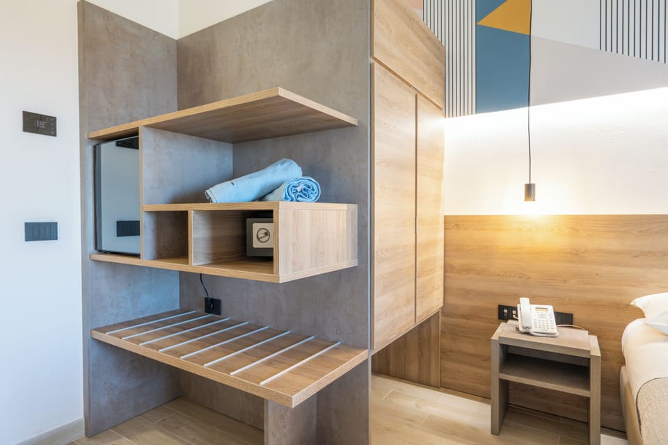 Minibar, in-room safe, soundproofing