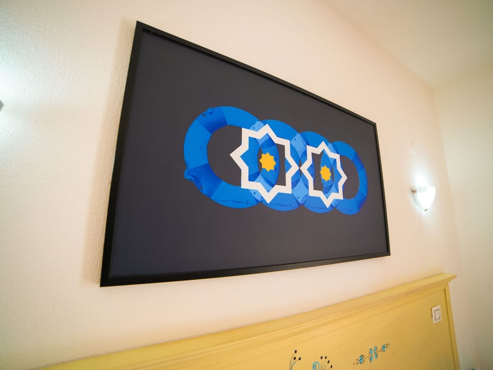 In-room safe, bed sheets