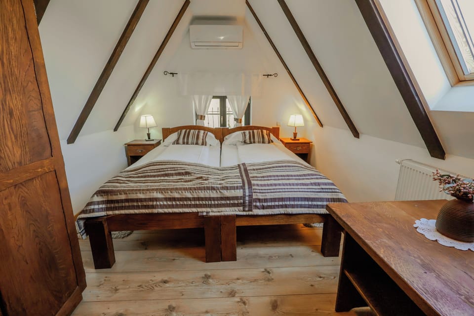 Twin Room, Garden View | Minibar, in-room safe, desk, soundproofing