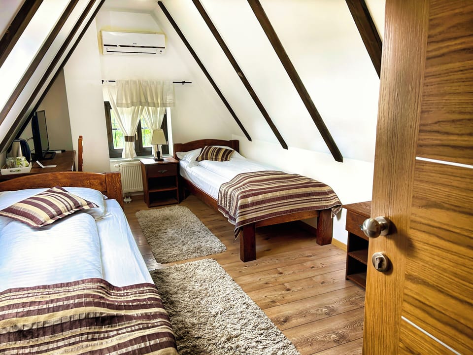 Twin Room, Garden View | Minibar, in-room safe, desk, soundproofing