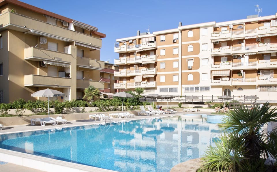 Seasonal outdoor pool, pool umbrellas, sun loungers