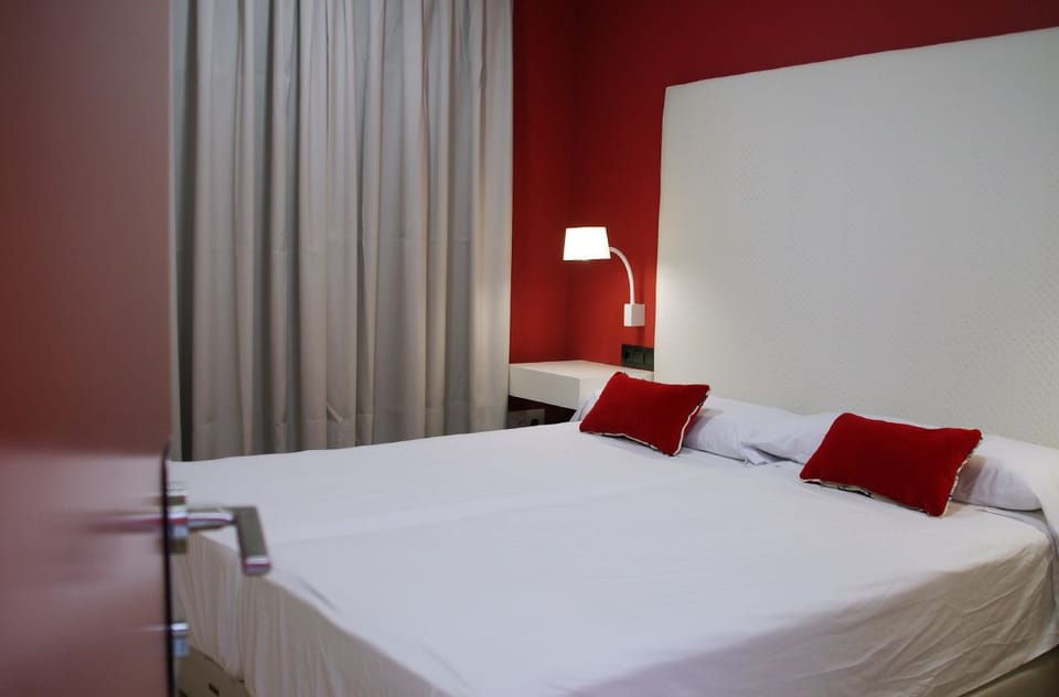 Cribs (free), rollaway beds (surcharge), WiFi (free), bed sheets