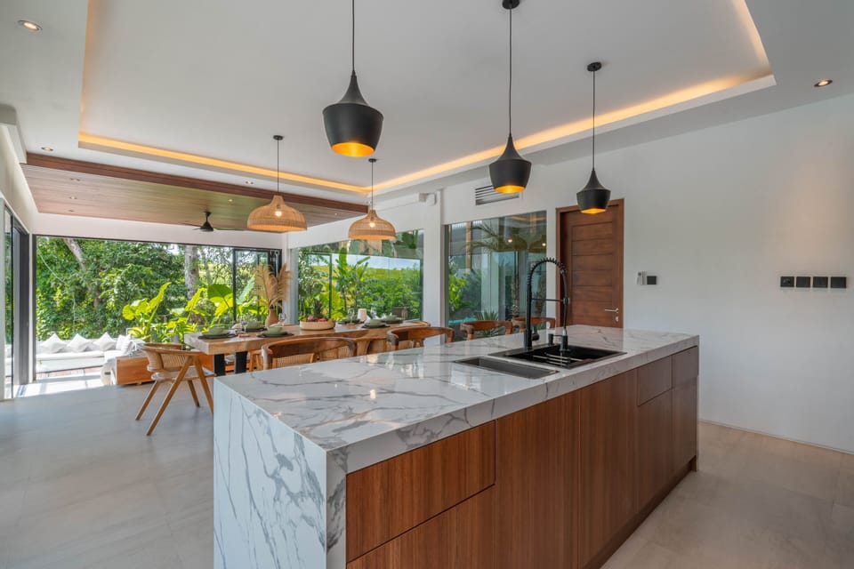 Fridge, oven, stovetop, toaster