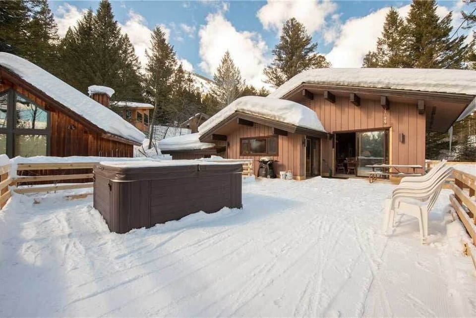 Enjoy your own private outdoor hot tub