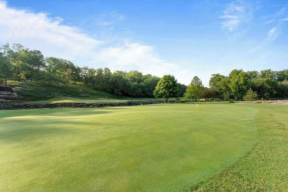 
Make a tee time at the clubhouse for the Ledgestone golf course!