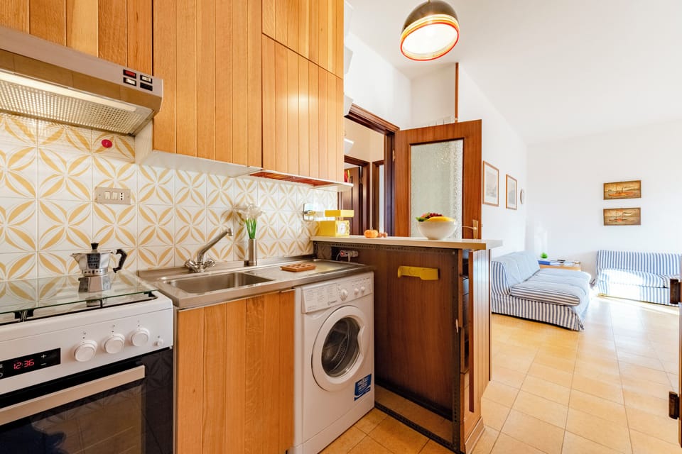Standard Apartment, Multiple Bedrooms (Peaceful Apartment In Deiva Marina) | Private kitchen | Fridge, microwave, stovetop, coffee/tea maker