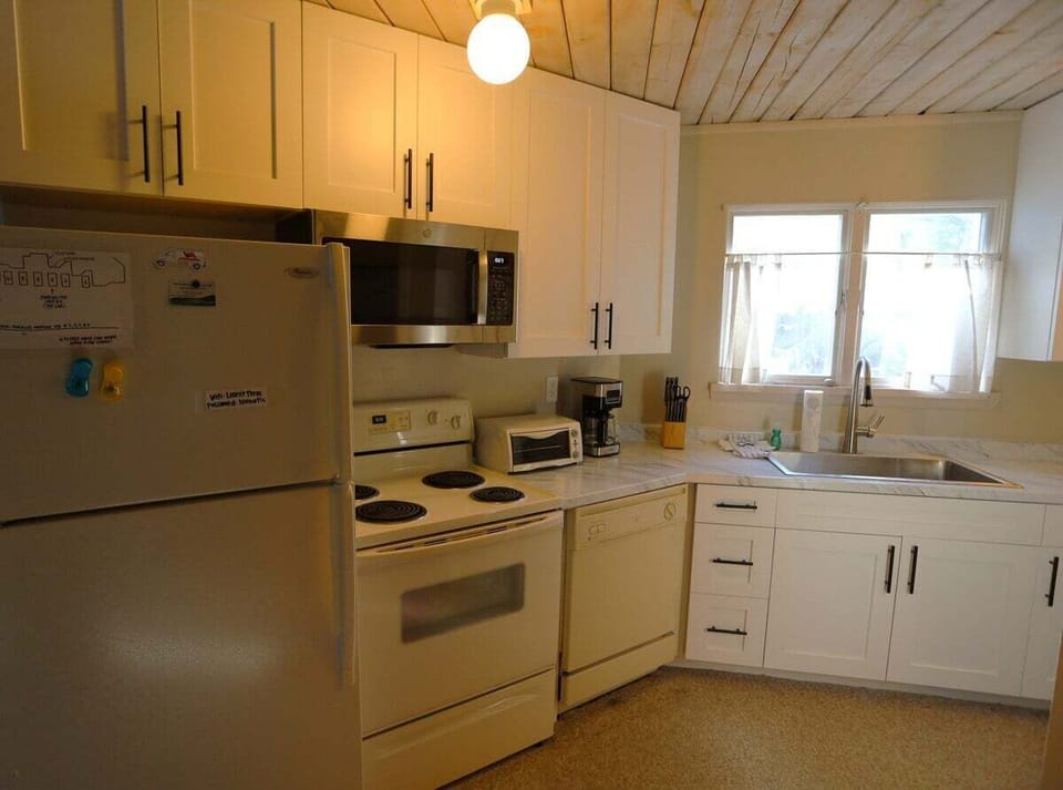 Updated full kitchen in Lincoln NH.