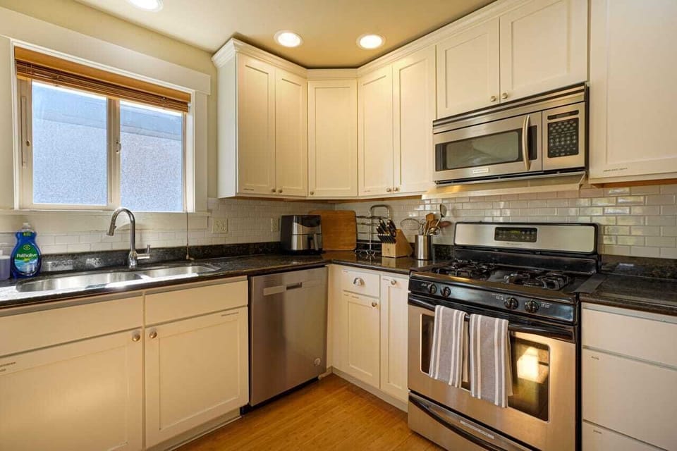 Experience culinary excellence in our complete chef's kitchen, equipped with all the amenities you need for gourmet culinary endeavors