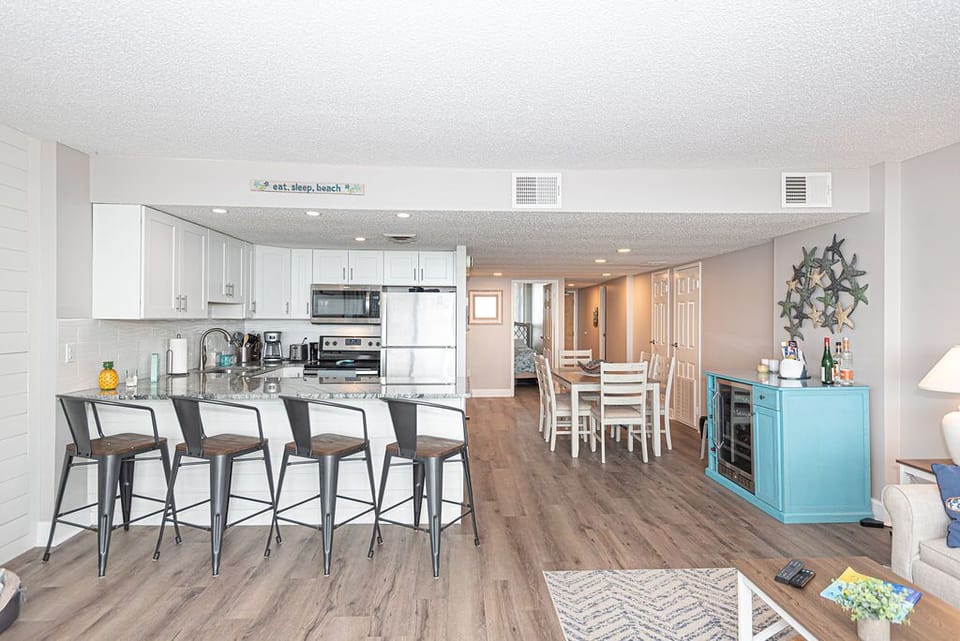 Kitchen/Dining Area