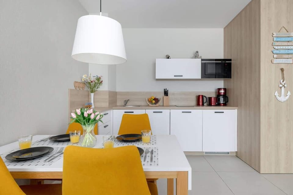 Kitchenette with a dishwasher