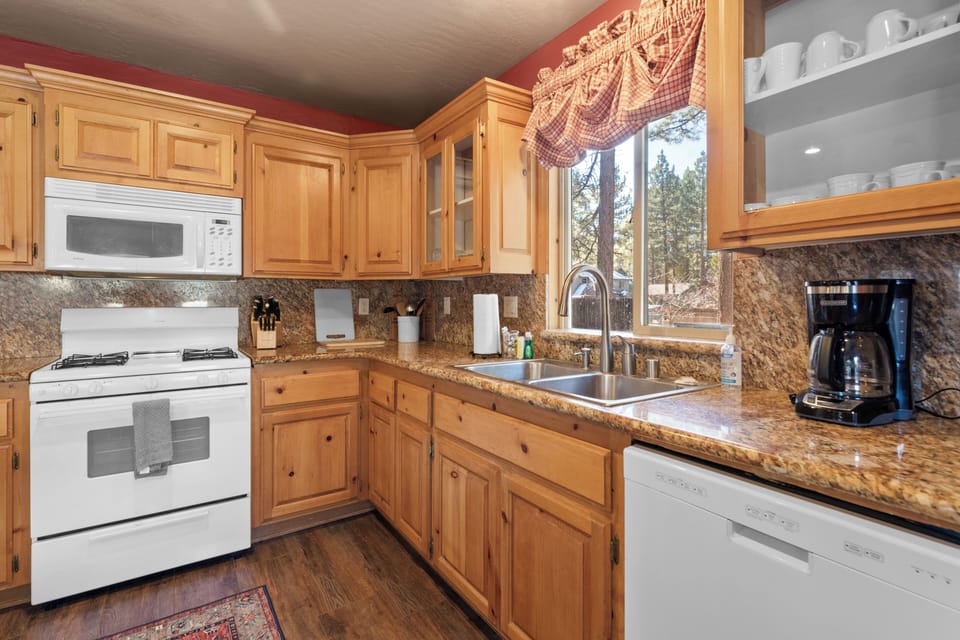 Kitchen - The eat-in kitchen features updated appliances and gleaming granite countertops. A French-door fridge and gas range make meal prep simple.