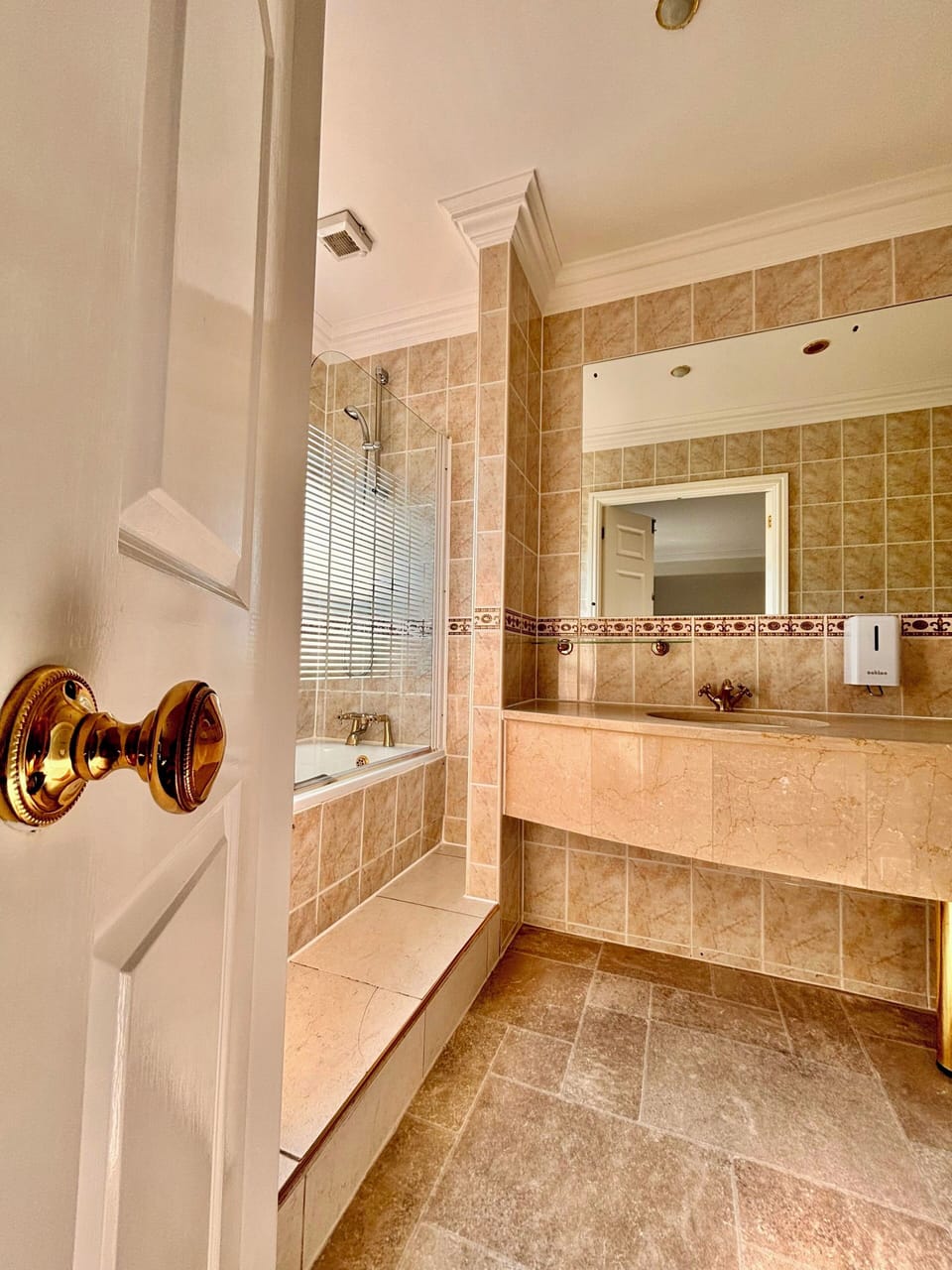 Classic Shared Dormitory, Mixed Dorm | Bathroom | Toilet paper