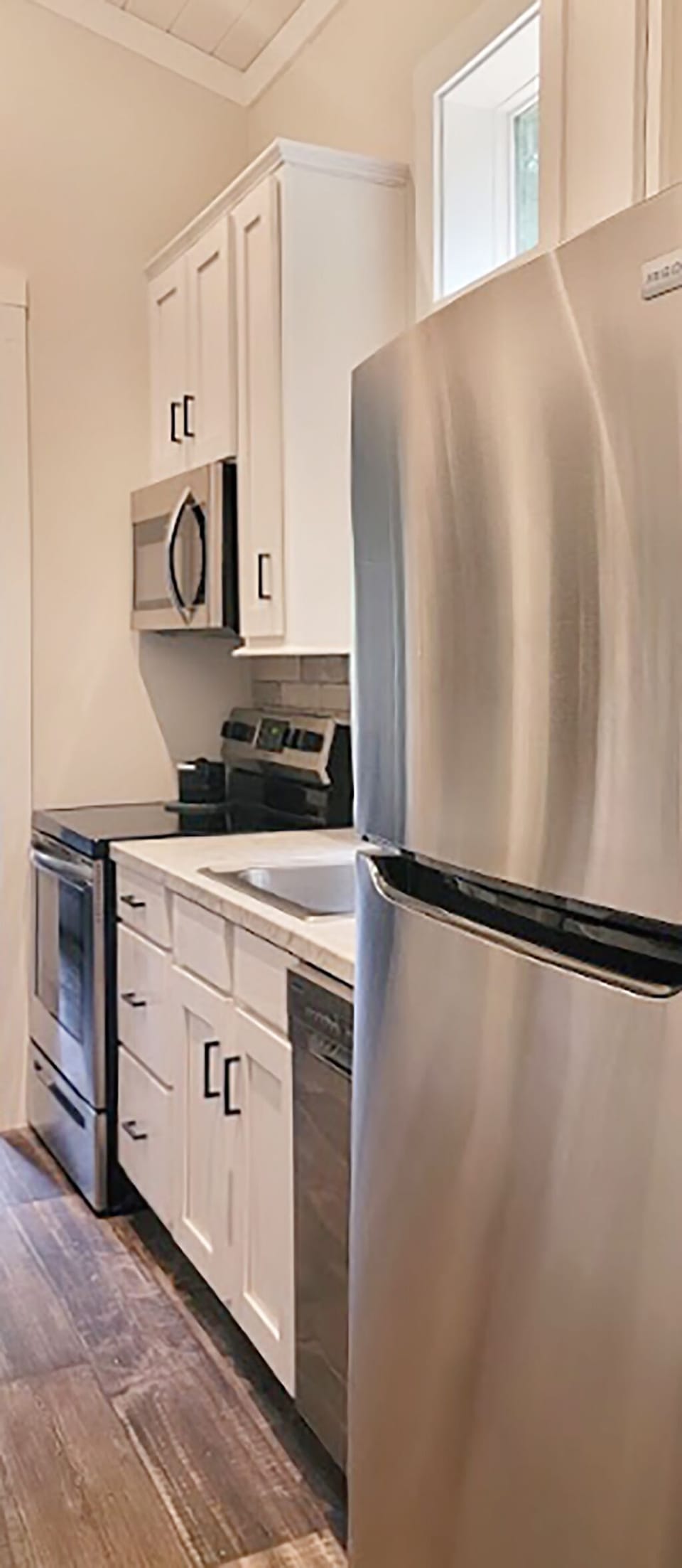 Kitchen - Full kitchen with stainless steel appliances