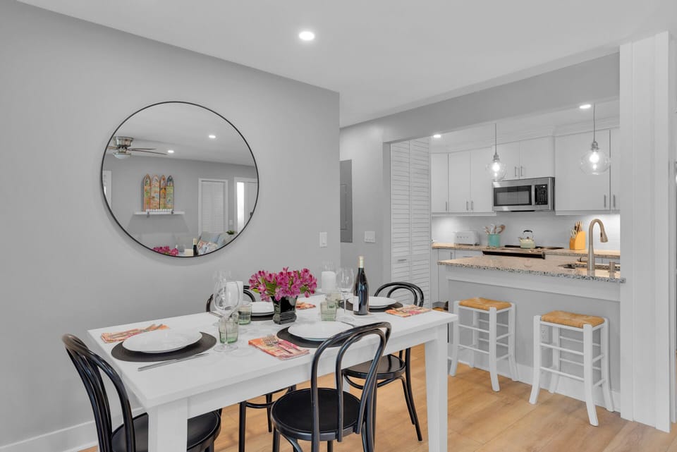 Dinning area - Beautiful open kitchen, perfect to share meals and memories