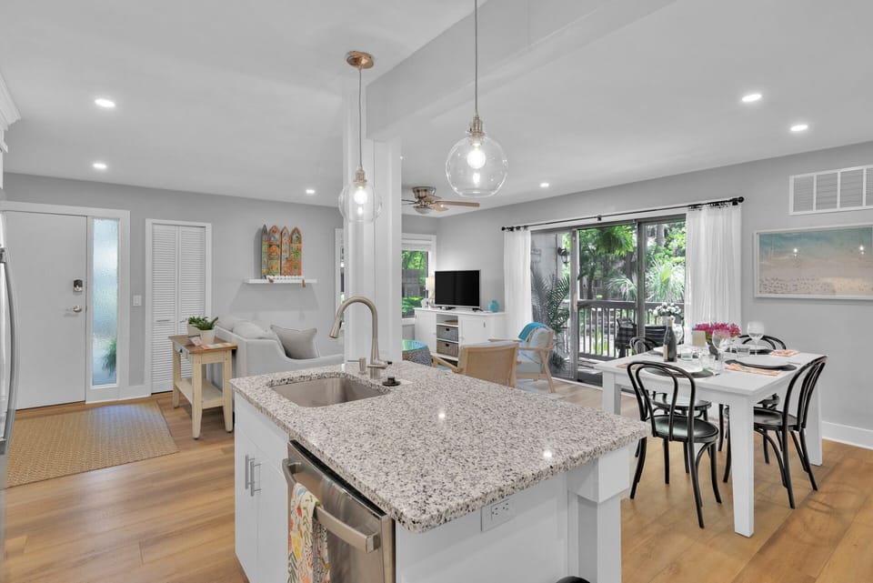 Kitchen - Beautiful open kitchen, perfect to share meals and memories