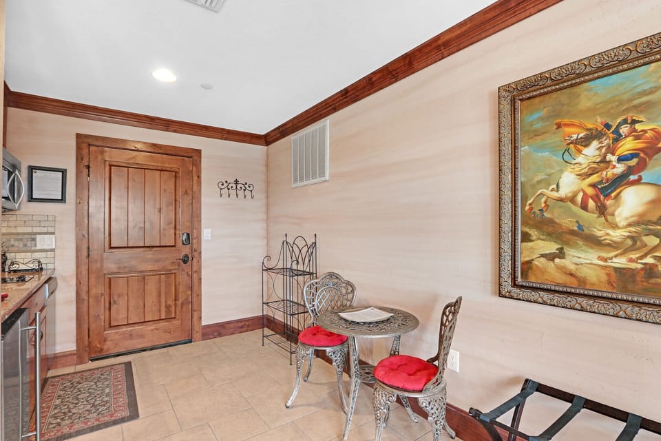 Dining area across from the kitchenette