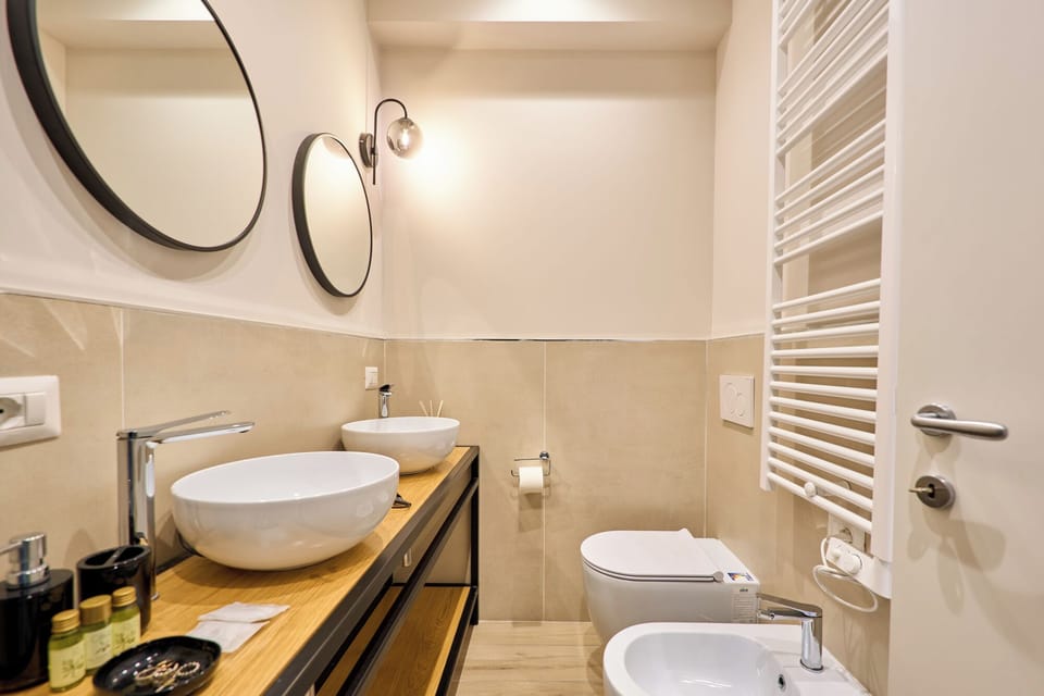 Deluxe Room, Harbor View | Minibar, individually decorated, laptop workspace, soundproofing