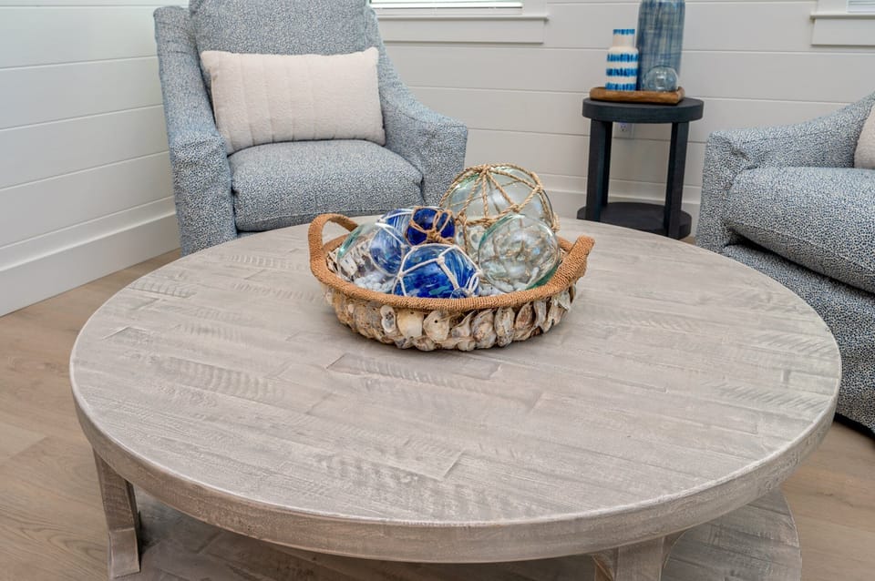 Not a plain-Jane rental.  Mariner features designer upgrades throughout.