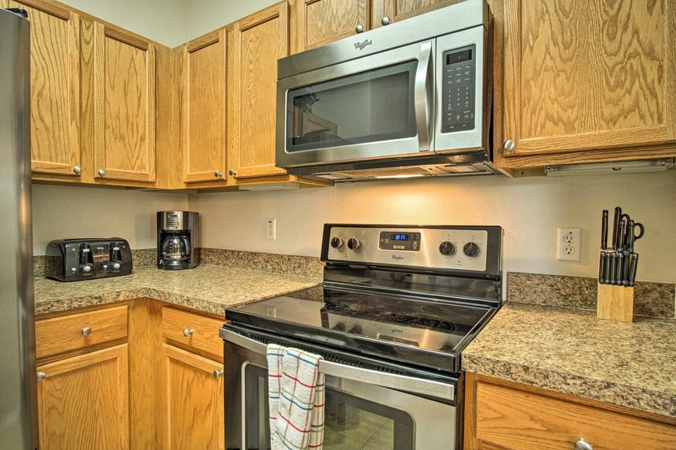 Kitchen - Coffee Maker/Toaster