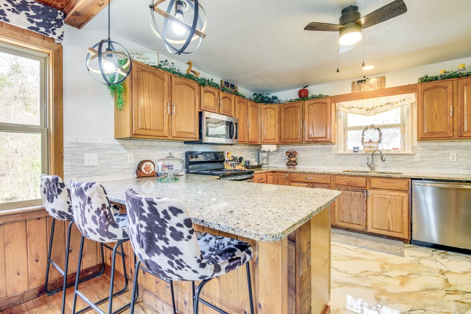 Kitchen | Equipped w/ Cooking Basics | 1st Floor