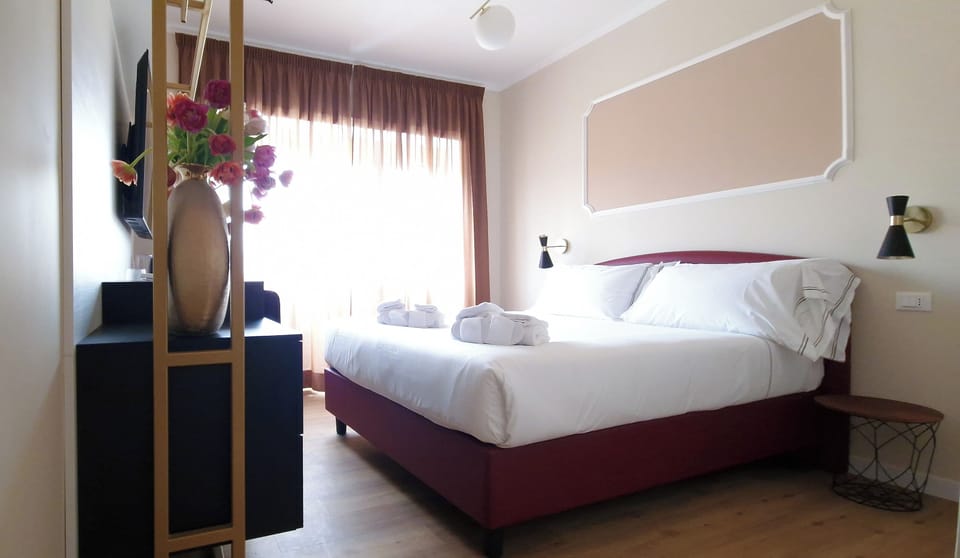 Deluxe Double Room | In-room safe, blackout drapes, soundproofing, free WiFi