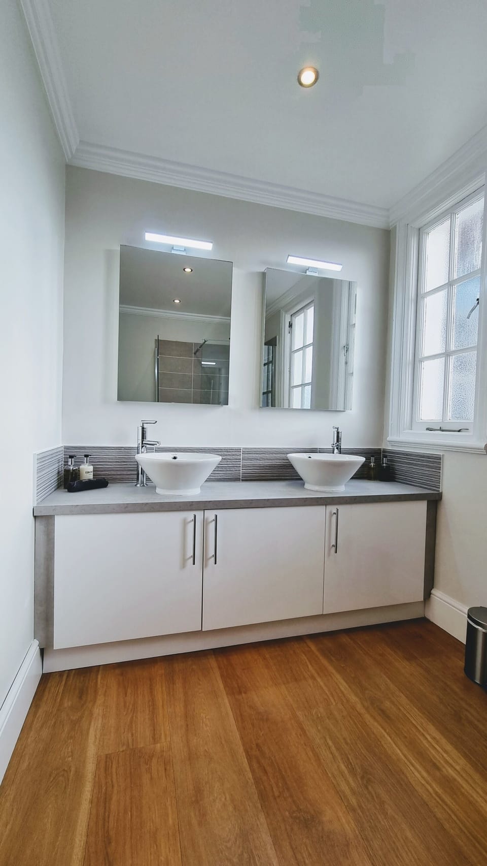 Superior Suite, Ensuite, Mountain View (203) | Bathroom | Shower, free toiletries, hair dryer, slippers