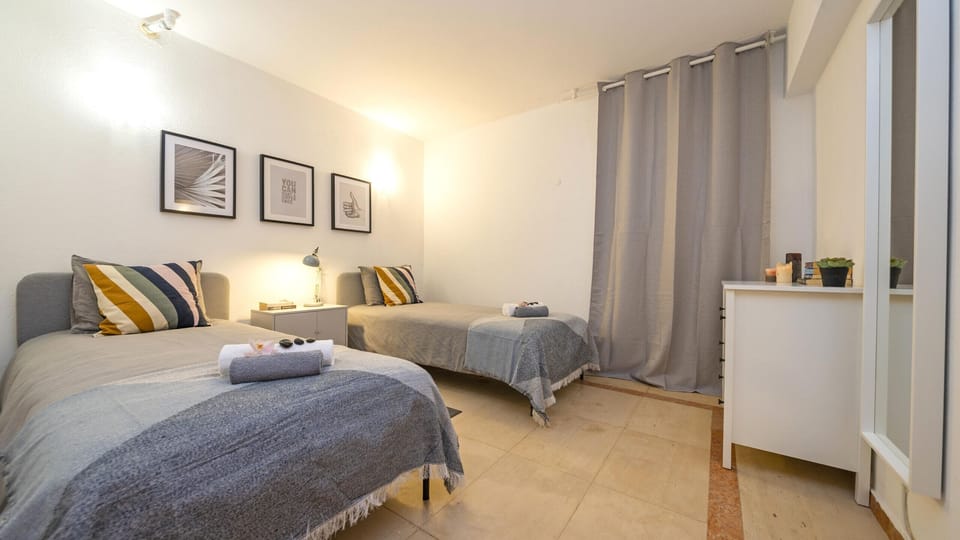 4 bedrooms, rollaway beds, bed sheets