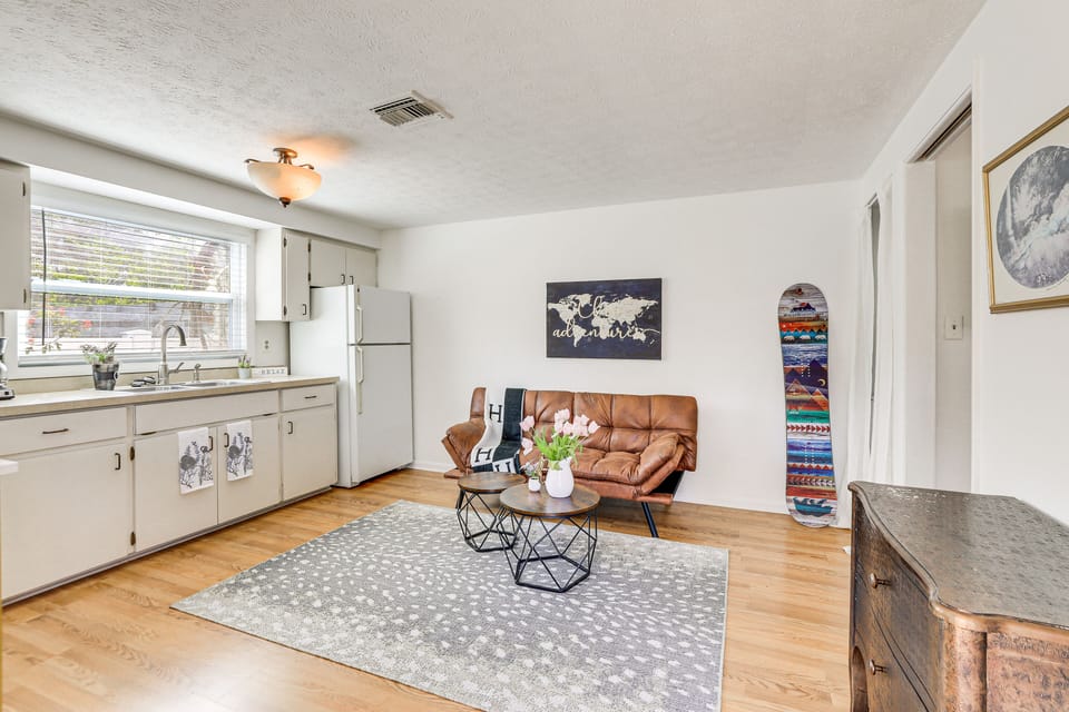 Living Room | Single-Story Cottage | Central A/C & Heat | Futon
