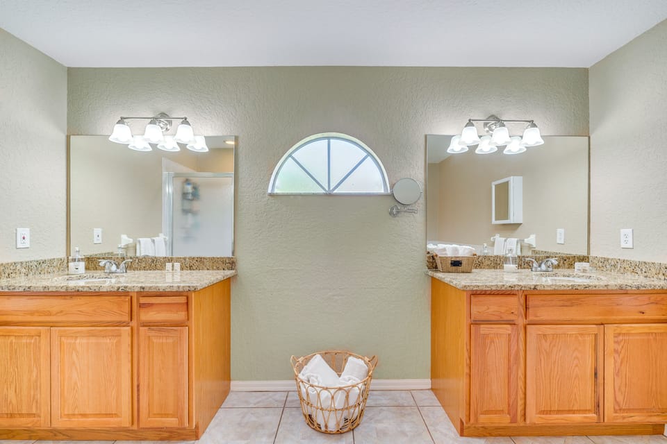 En-Suite Bathroom | Towels Provided