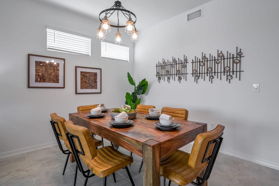 House | 3 bedrooms, desk