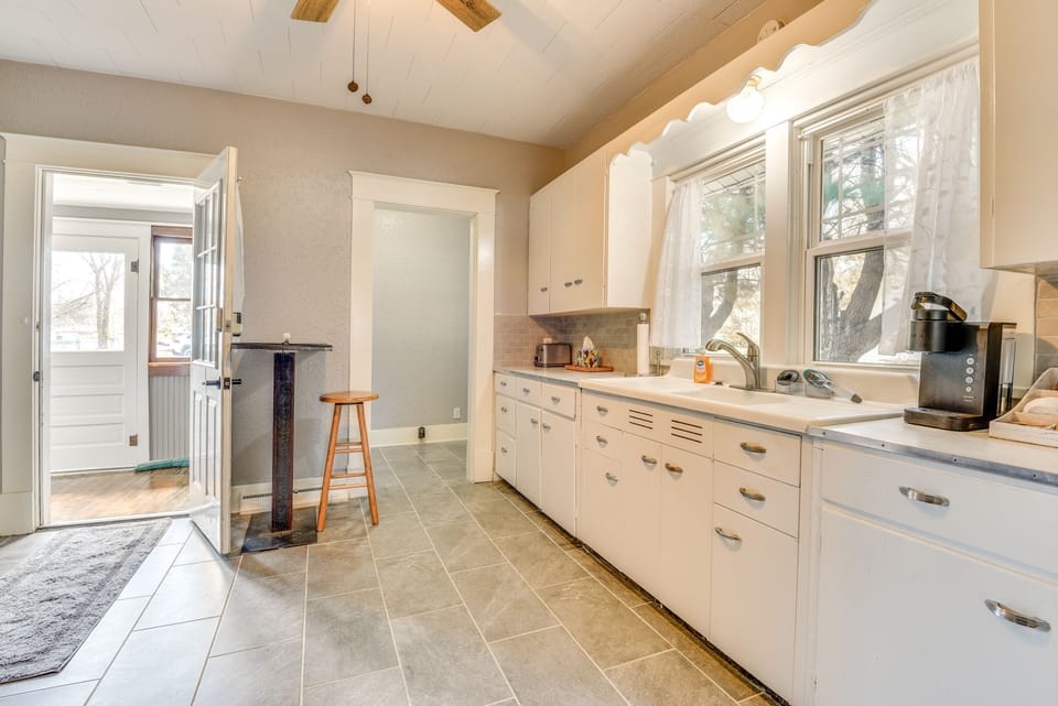 Kitchen | Keurig Pod Coffee Maker | Toaster