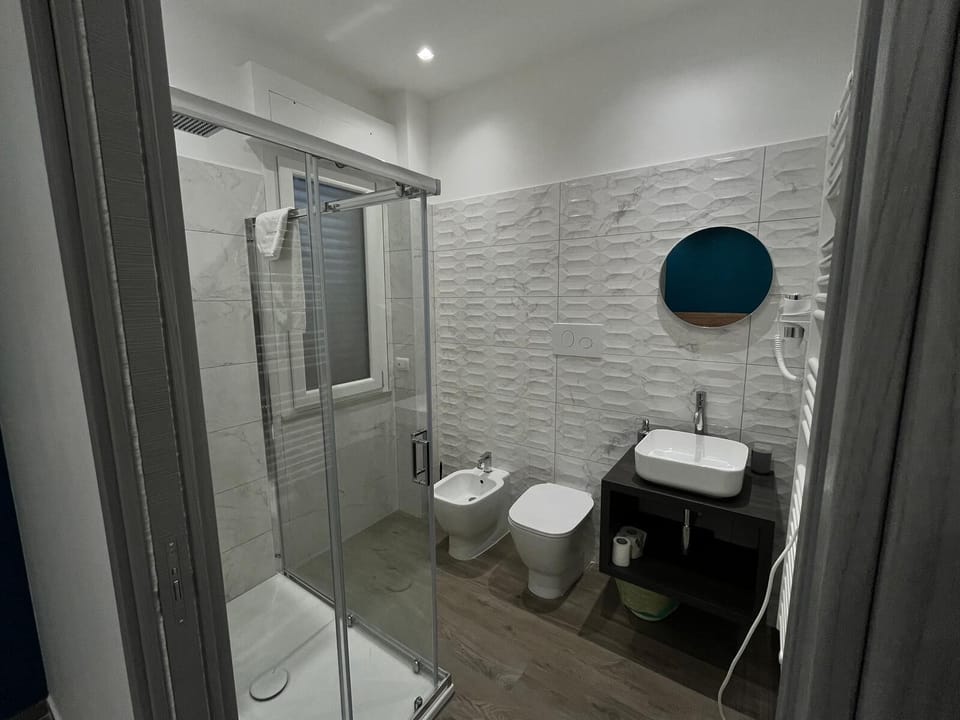 Classic Room, City View | Bathroom | Shower, free toiletries, hair dryer, bidet
