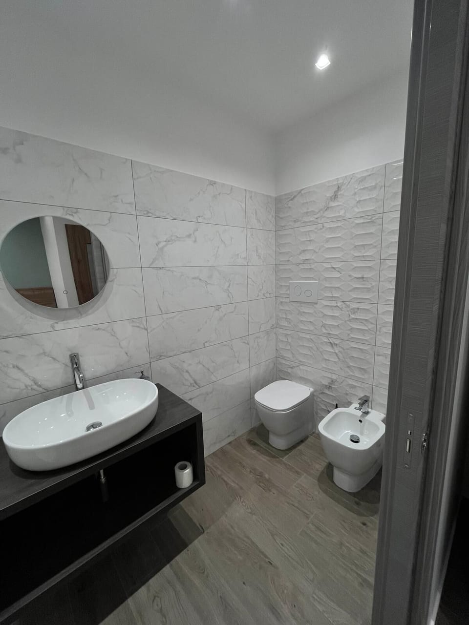 Basic Room, City View | Bathroom | Shower, free toiletries, hair dryer, bidet