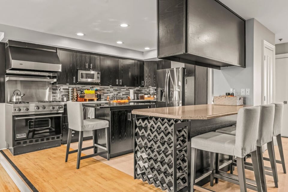Contemporary Kitchen with Spacious Island and Stylish Design