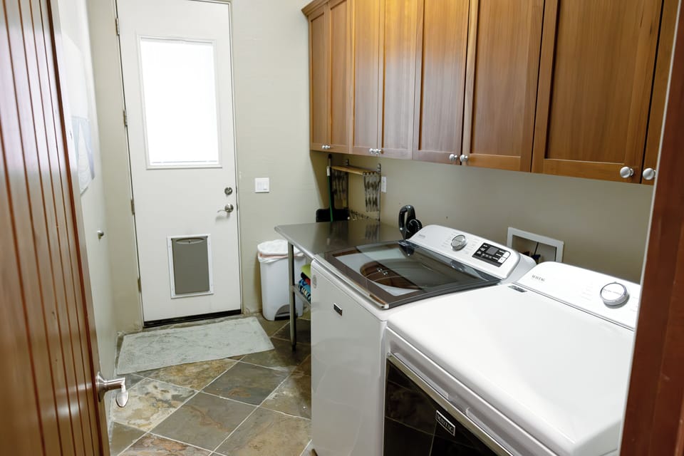 Very spacious laundry room