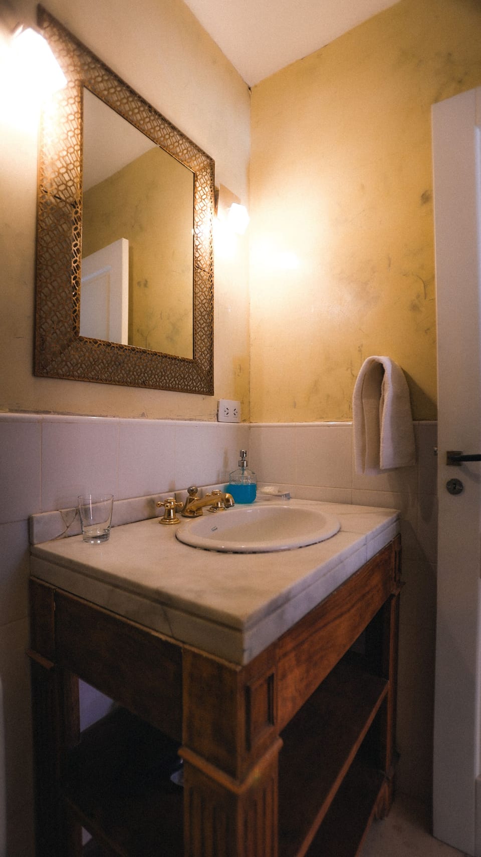 Shower, free toiletries, hair dryer, bidet